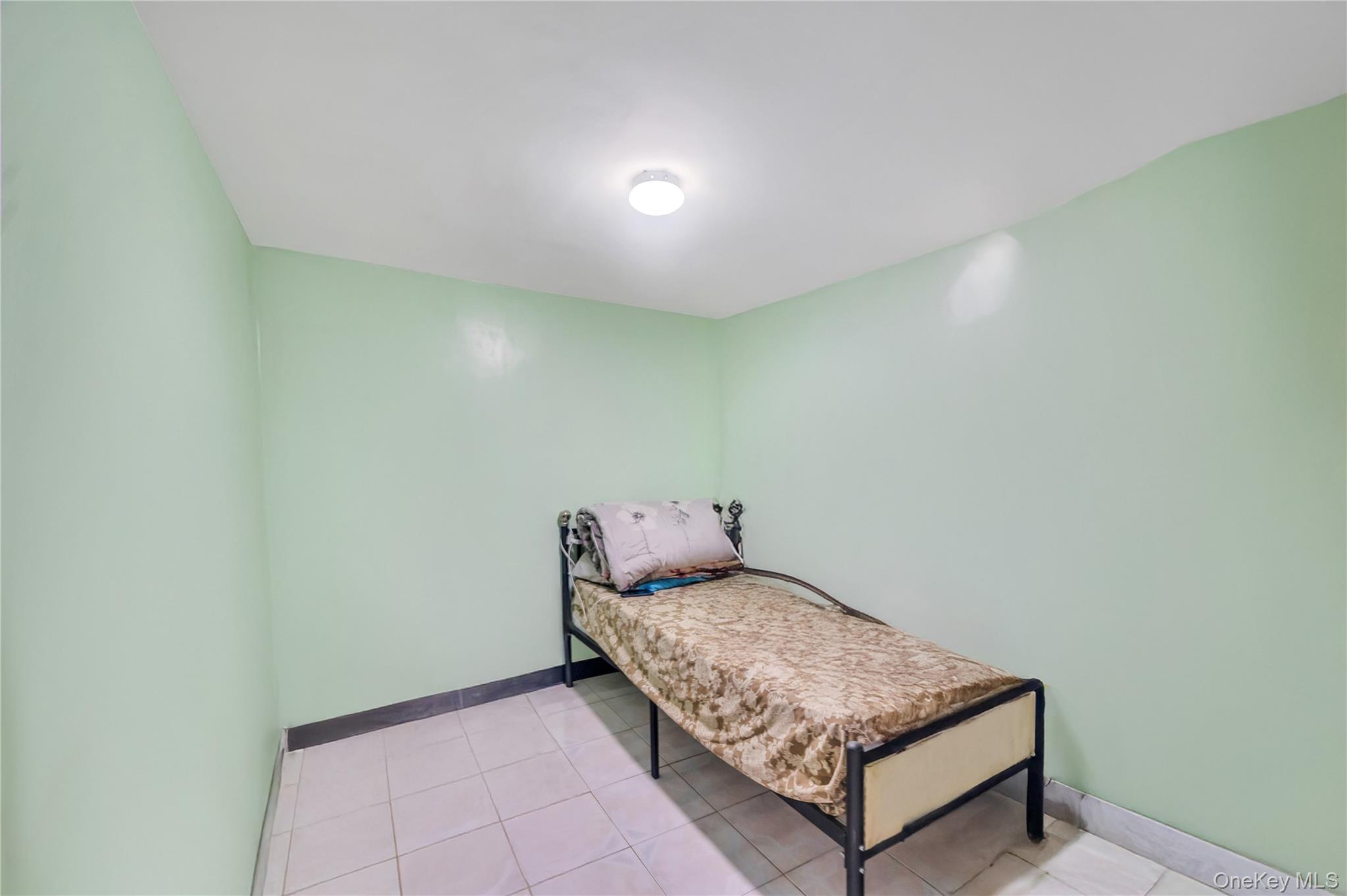 371 Pine Street, Brooklyn, NY 11208