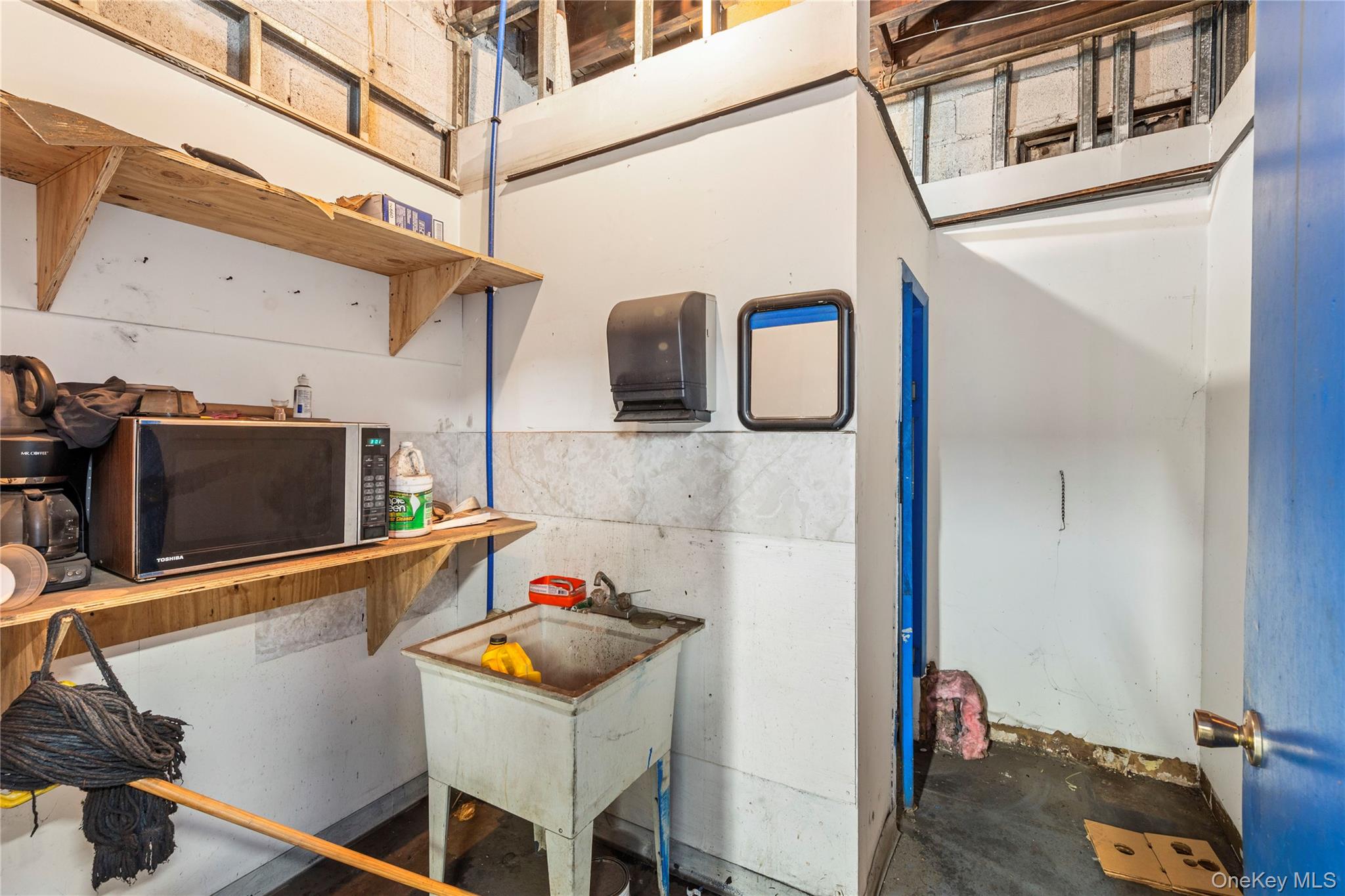 627 W Merrick Road, Valley Stream, NY 11580