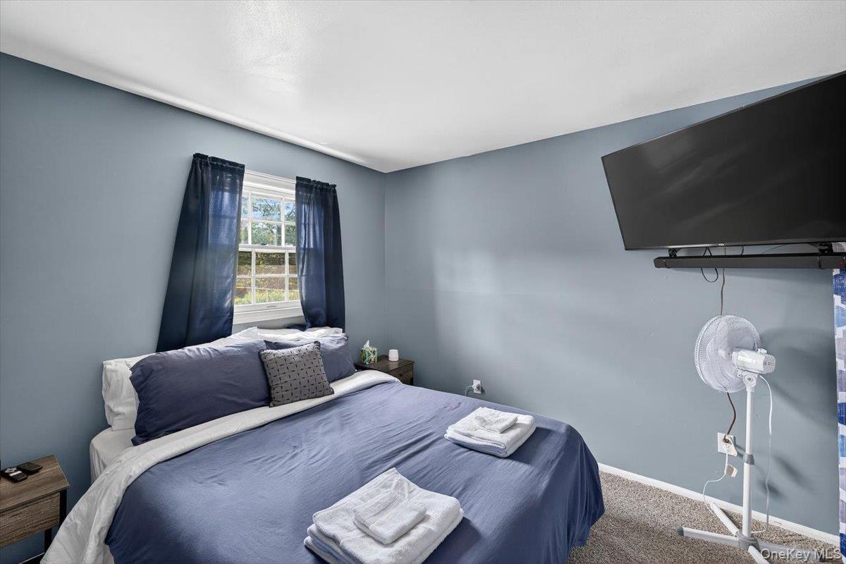 75 Head Of The Neck Road, Bellport, NY 11713