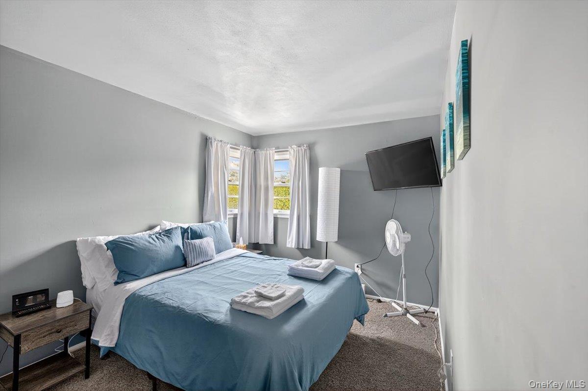 75 Head Of The Neck Road, Bellport, NY 11713