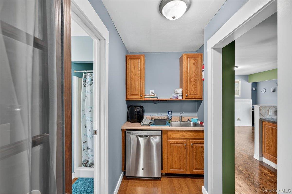 75 Head Of The Neck Road, Bellport, NY 11713