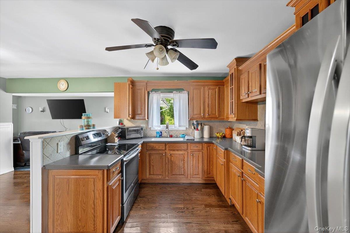 75 Head Of The Neck Road, Bellport, NY 11713