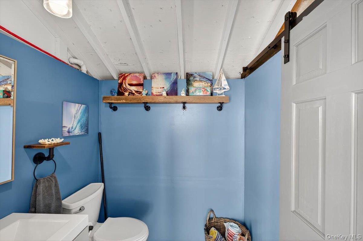 75 Head Of The Neck Road, Bellport, NY 11713