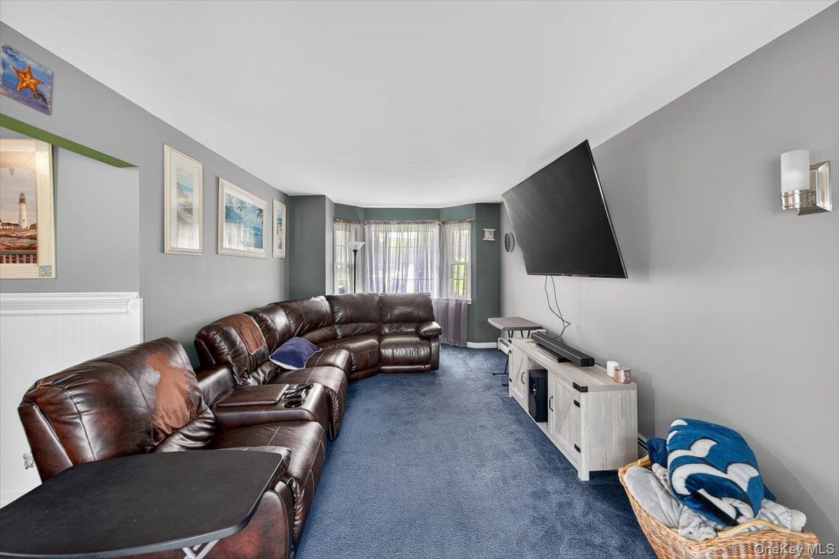 75 Head Of The Neck Road, Bellport, NY 11713