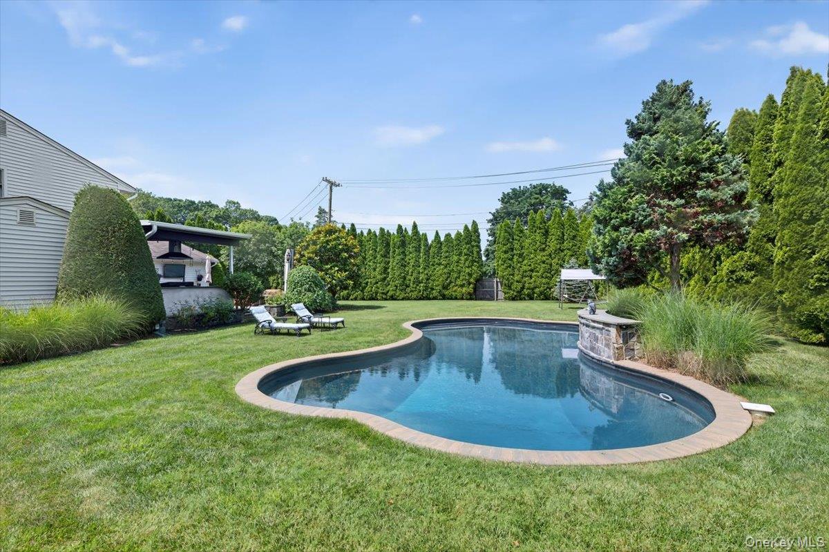 75 Head Of The Neck Road, Bellport, NY 11713