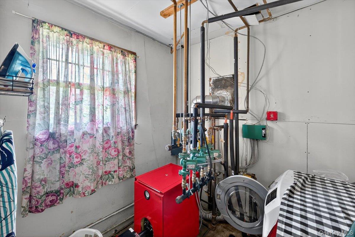 75 Head Of The Neck Road, Bellport, NY 11713