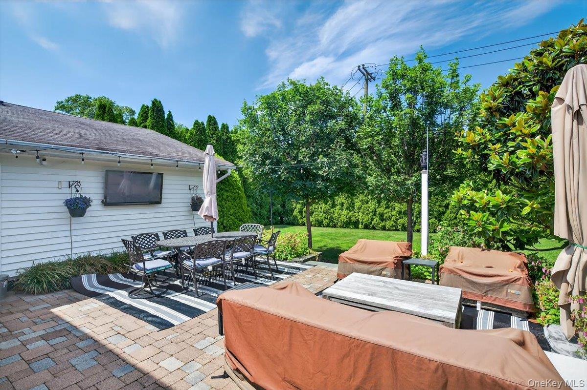 75 Head Of The Neck Road, Bellport, NY 11713