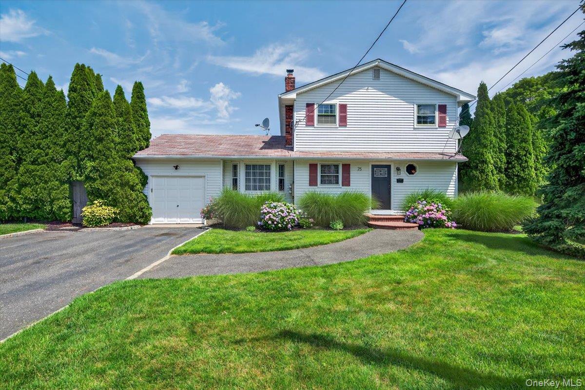 75 Head Of The Neck Road, Bellport, NY 11713