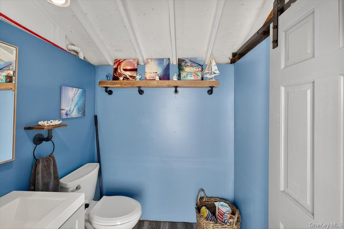 75 Head Of The Neck Road, Bellport, NY 11713