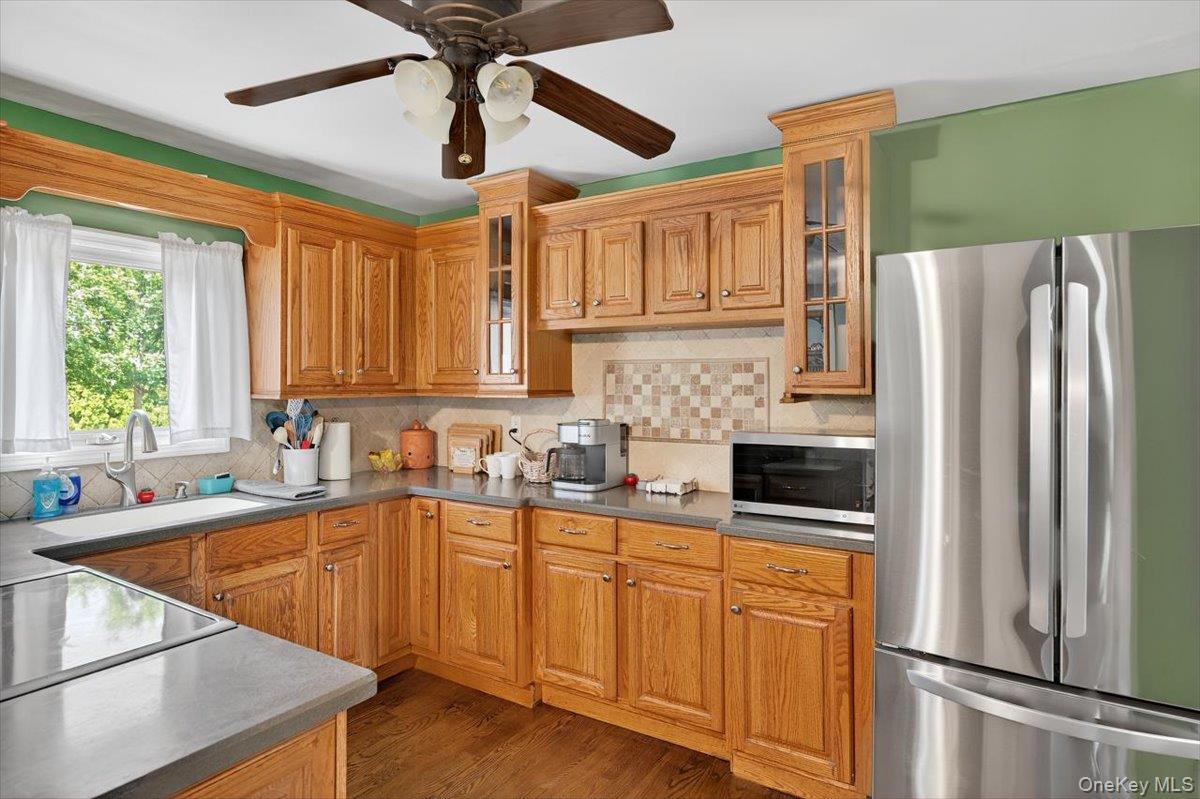 75 Head Of The Neck Road, Bellport, NY 11713