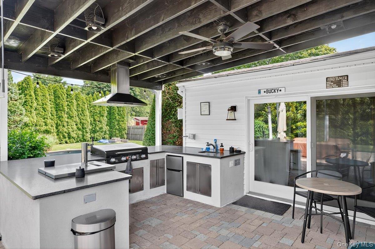 75 Head Of The Neck Road, Bellport, NY 11713