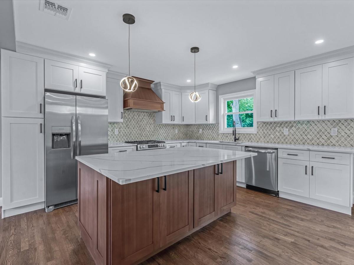 25 Riverdale Avenue, Oakdale, NY 11769