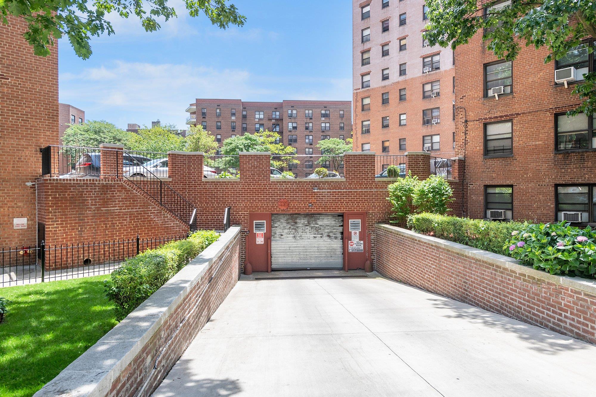 99-52 66 Road # 11W, Rego Park, NY 11374