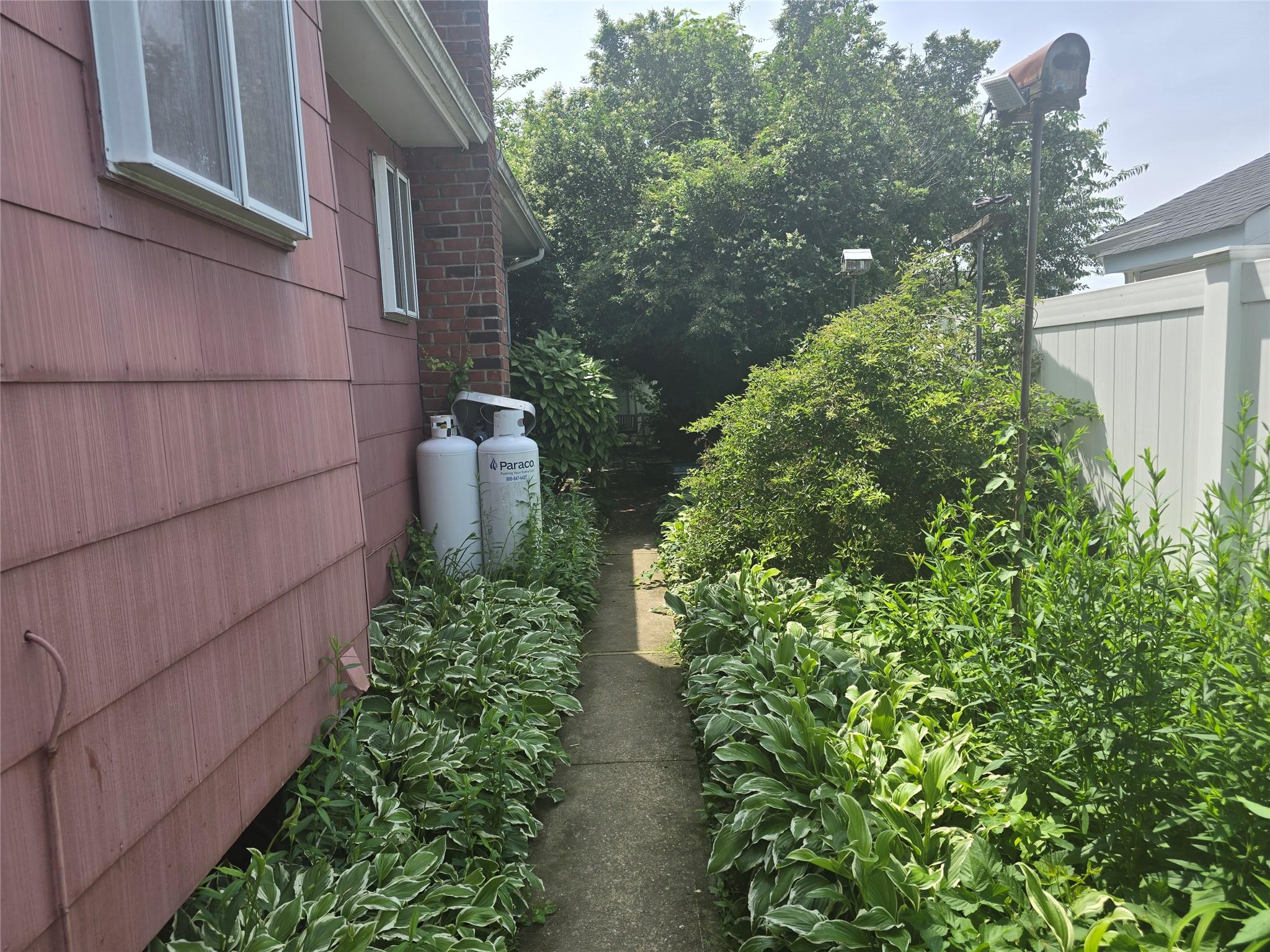 27 Leo Lane, Deer Park, NY 11729