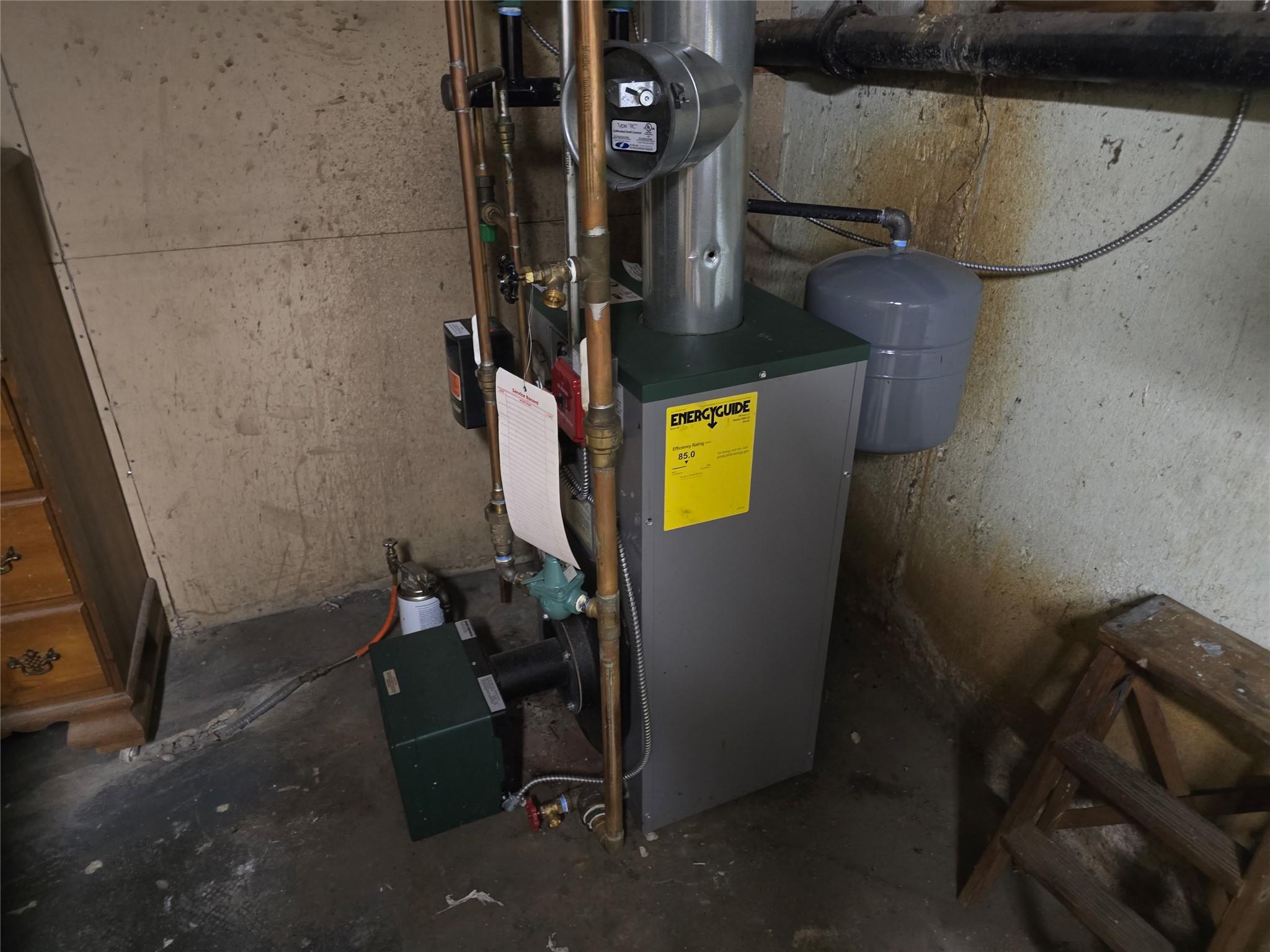 27 Leo Lane, Deer Park, NY 11729