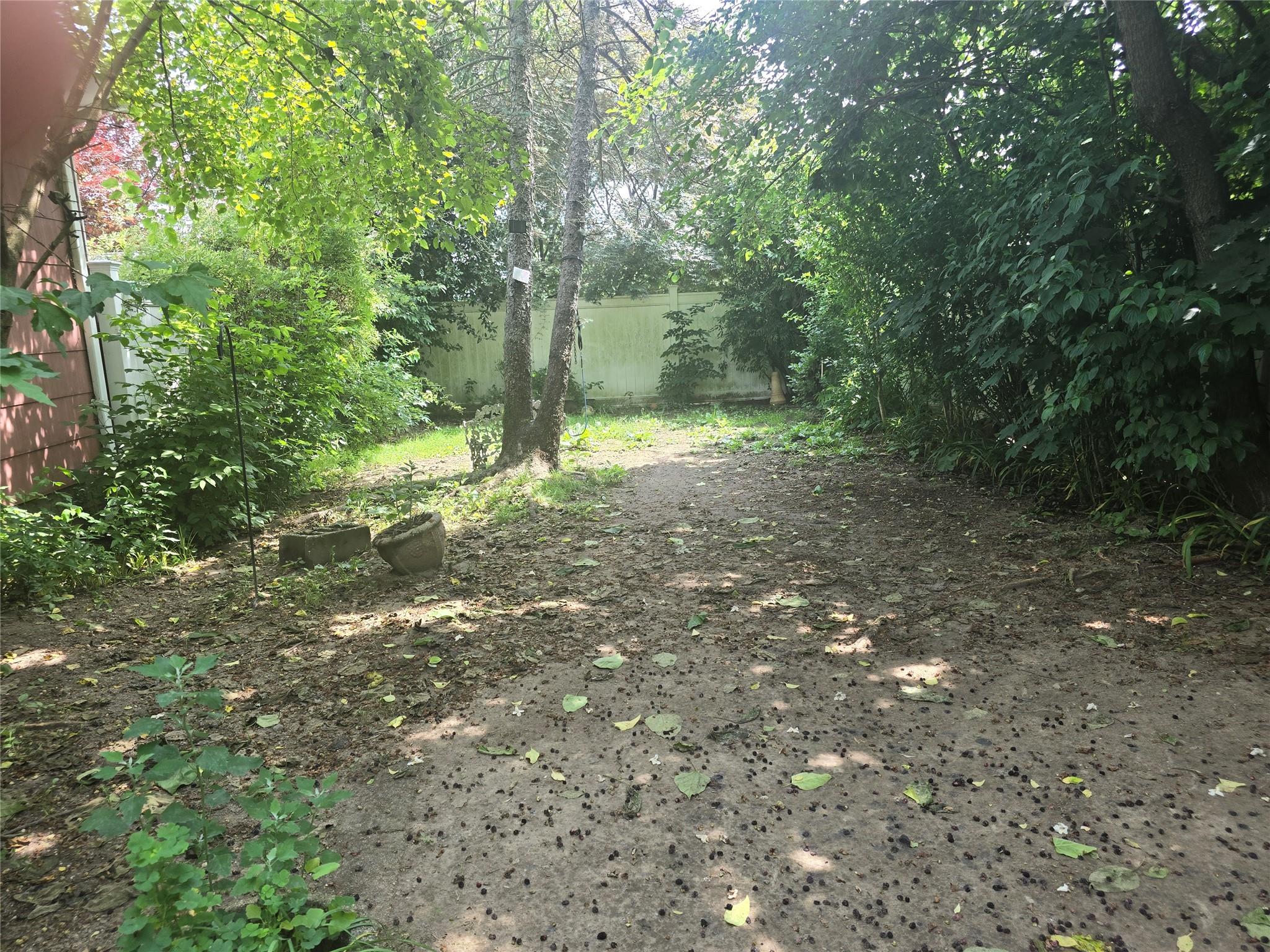 27 Leo Lane, Deer Park, NY 11729