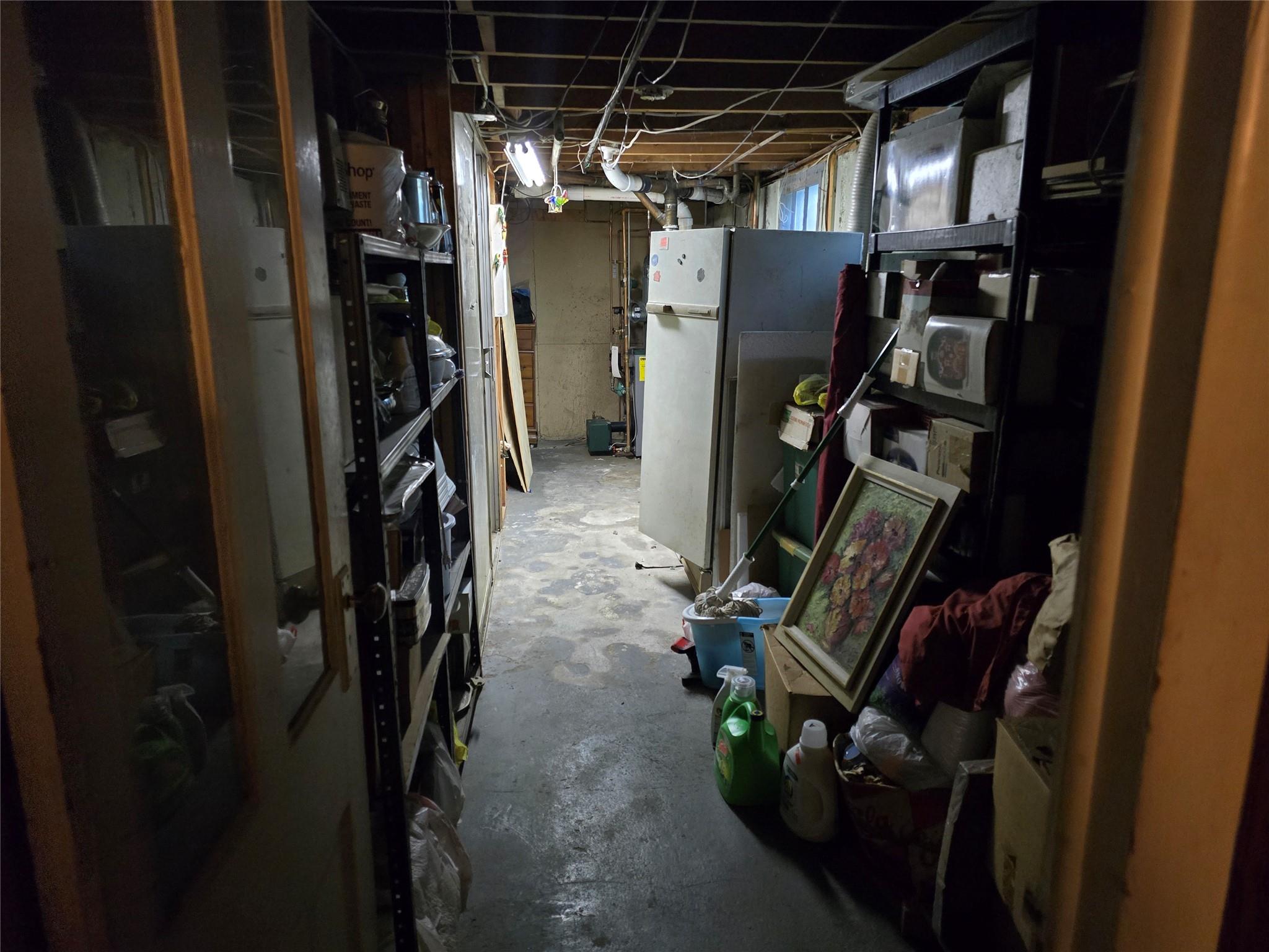 27 Leo Lane, Deer Park, NY 11729