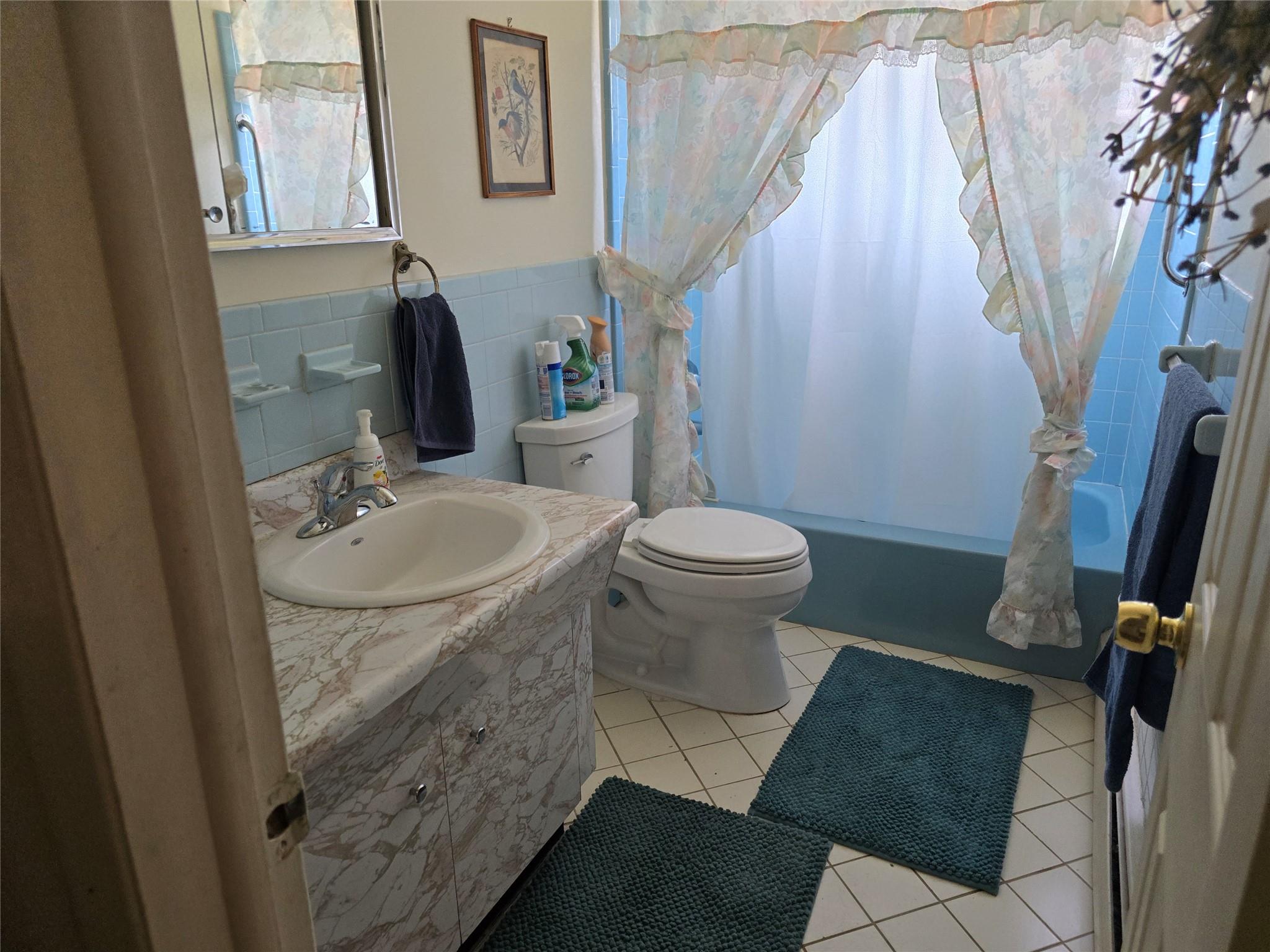 27 Leo Lane, Deer Park, NY 11729