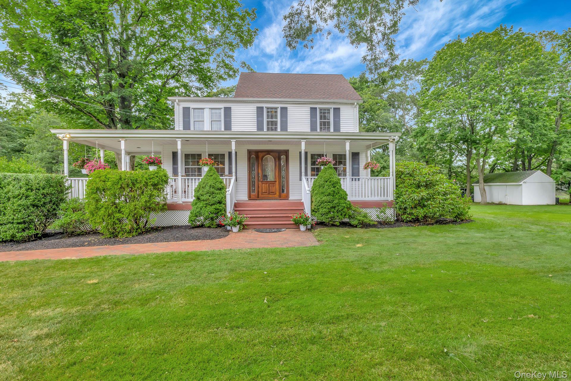 1 Garfield Court, Nesconset, NY 11767