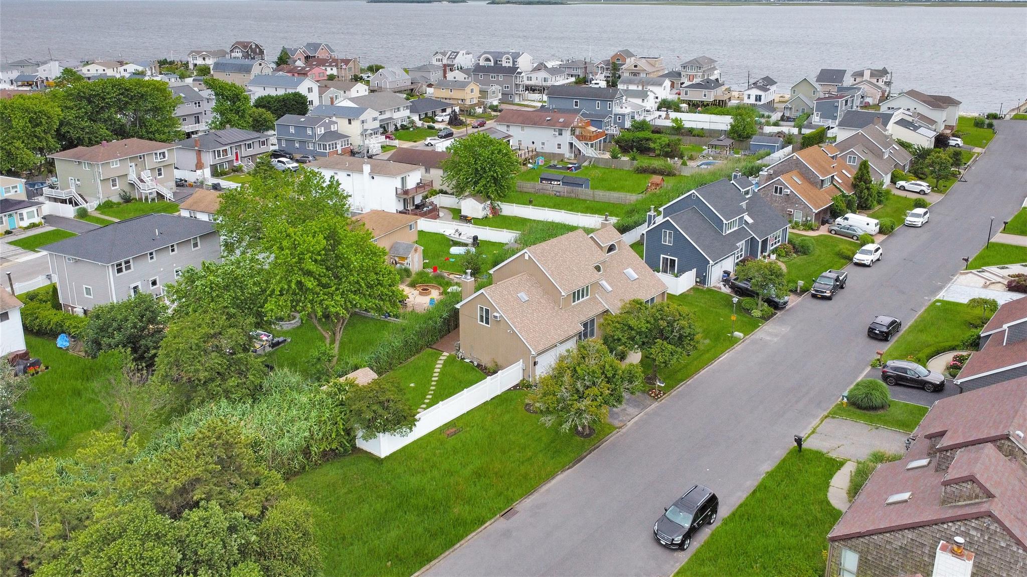 810 Anthony Drive, Lindenhurst, NY 11757