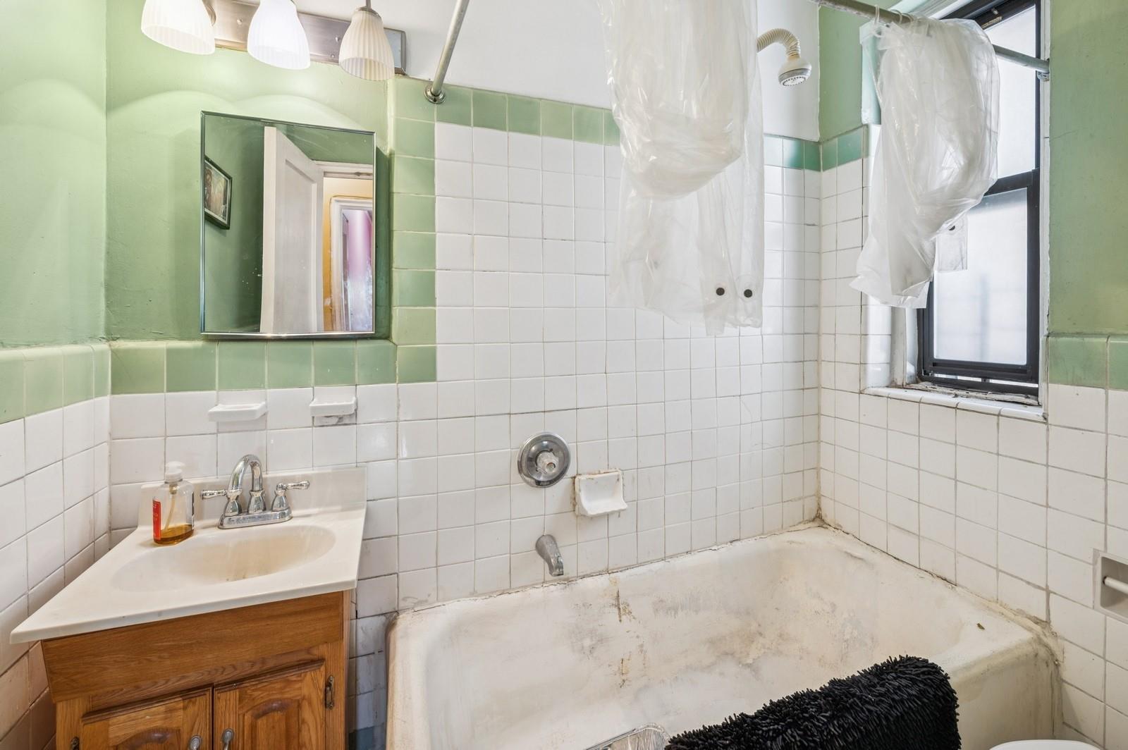 306 E Mosholu Parkway S # 3D, Bronx, NY 10458