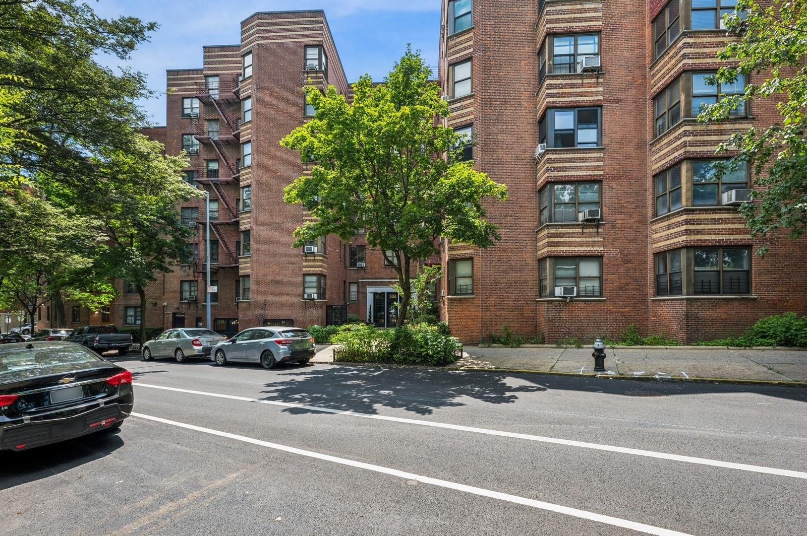306 E Mosholu Parkway S # 3D, Bronx, NY 10458