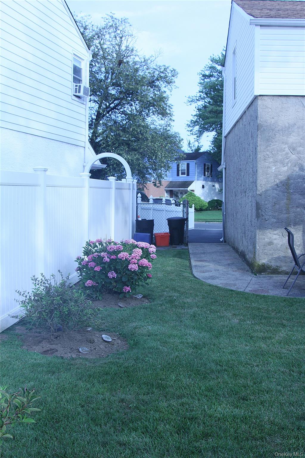 24 Garnet Place, Elmont, NY 11003