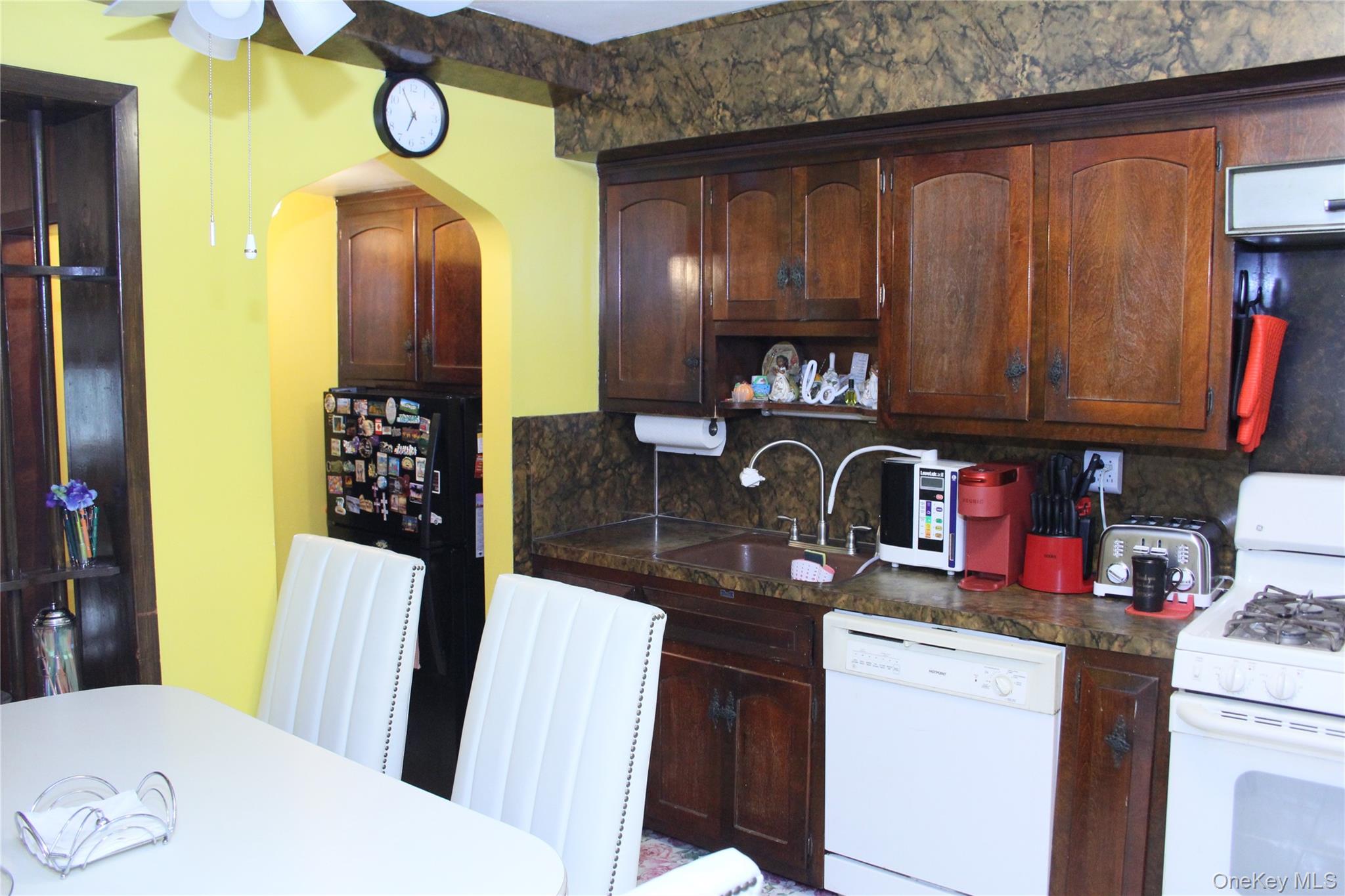 24 Garnet Place, Elmont, NY 11003