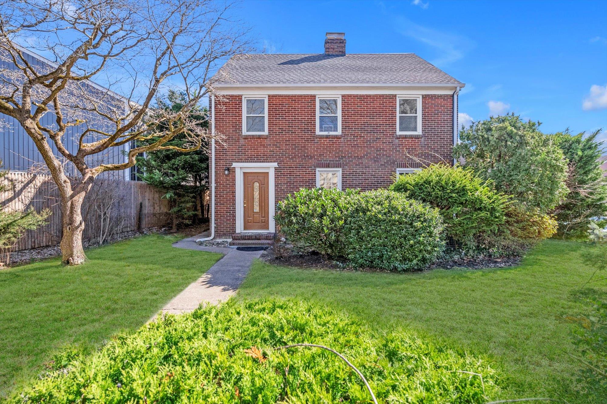 16 Avenue A, Port Washington, NY 11050