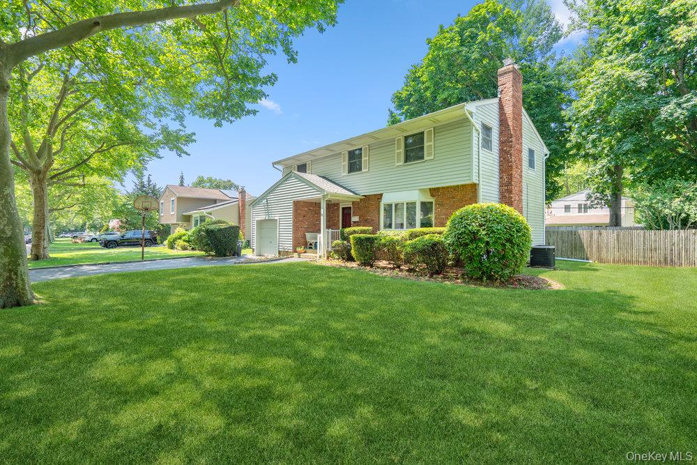 29 Munson Court, Melville, NY 11747