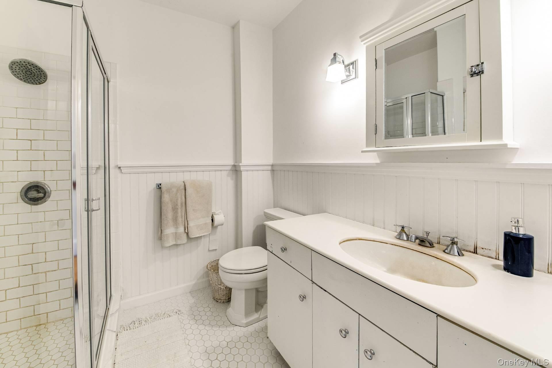 5 N Menantic Road, Shelter Island, NY 11964