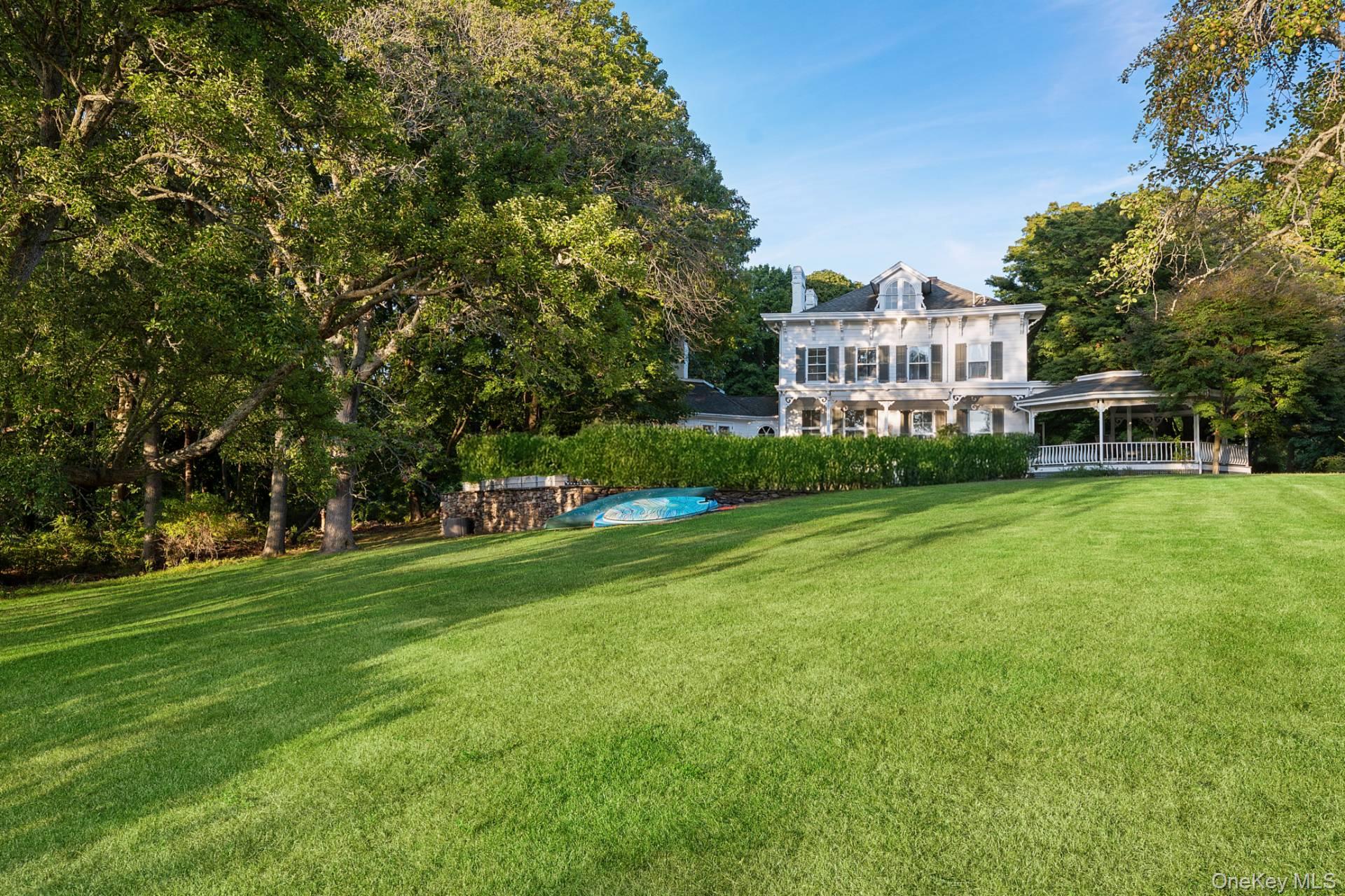 5 N Menantic Road, Shelter Island, NY 11964