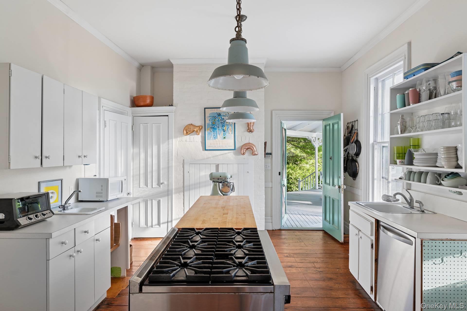 5 N Menantic Road, Shelter Island, NY 11964