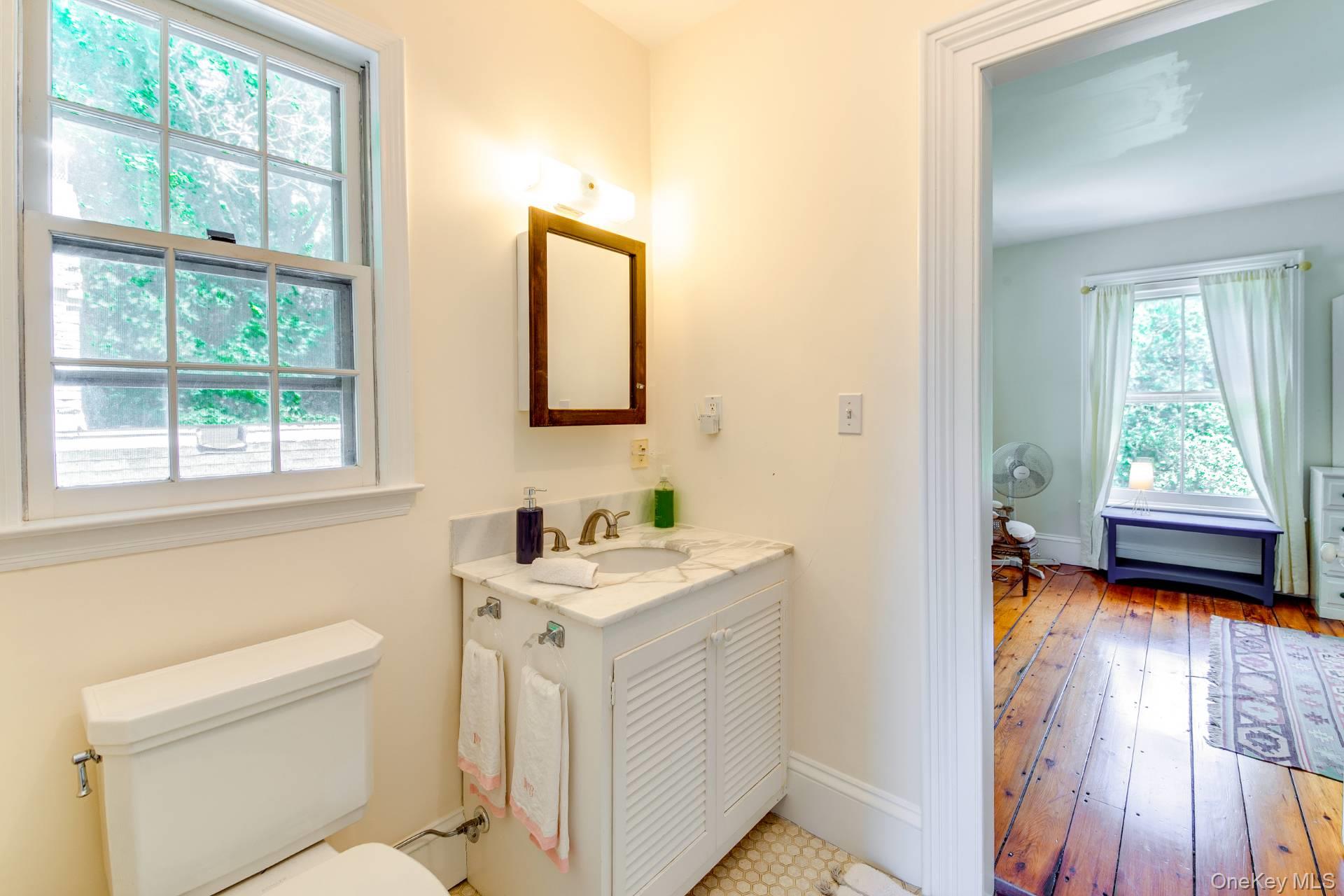 5 N Menantic Road, Shelter Island, NY 11964