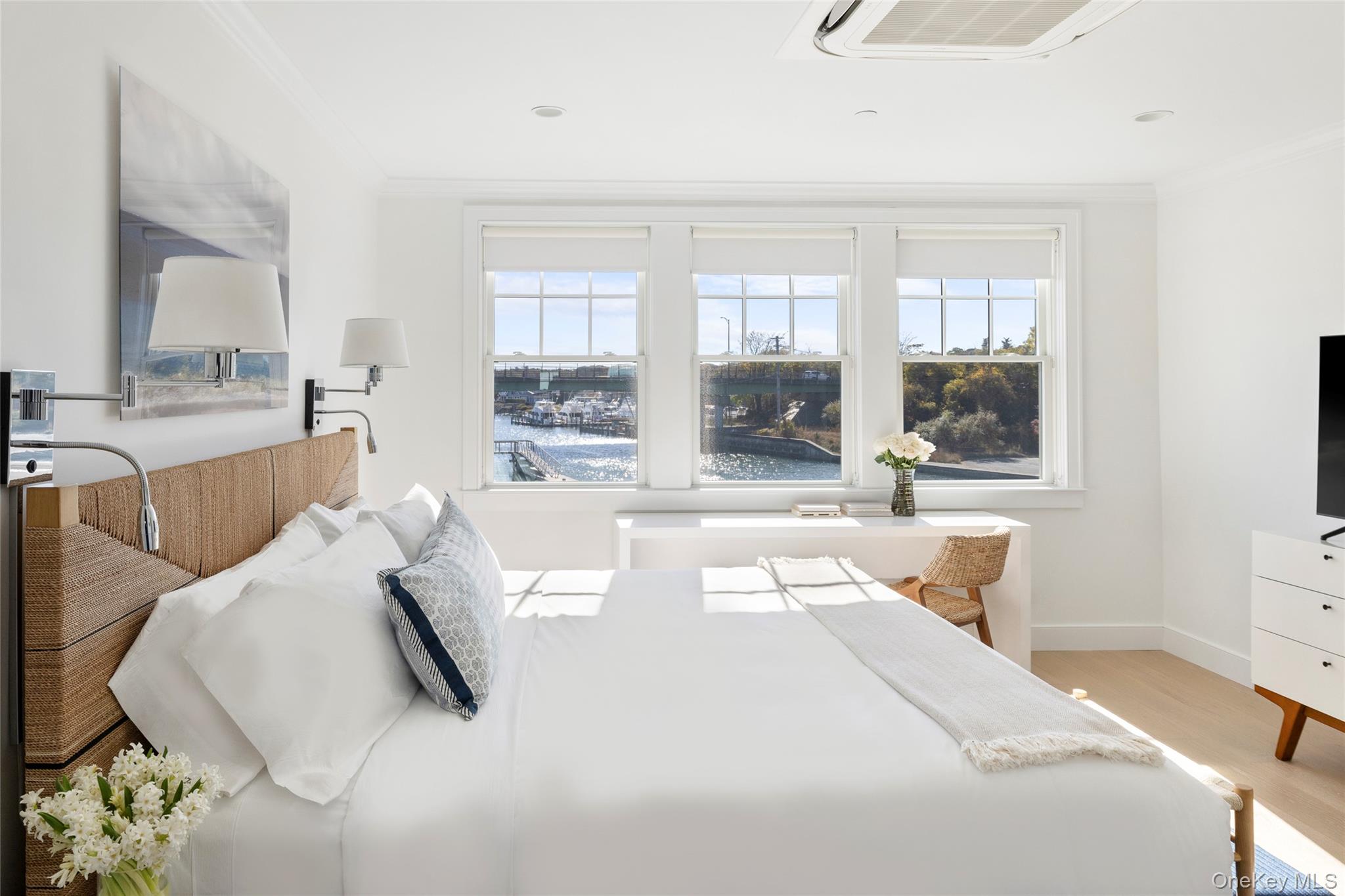 31 Old Boathouse Lane S, Hampton Bays, NY 11946