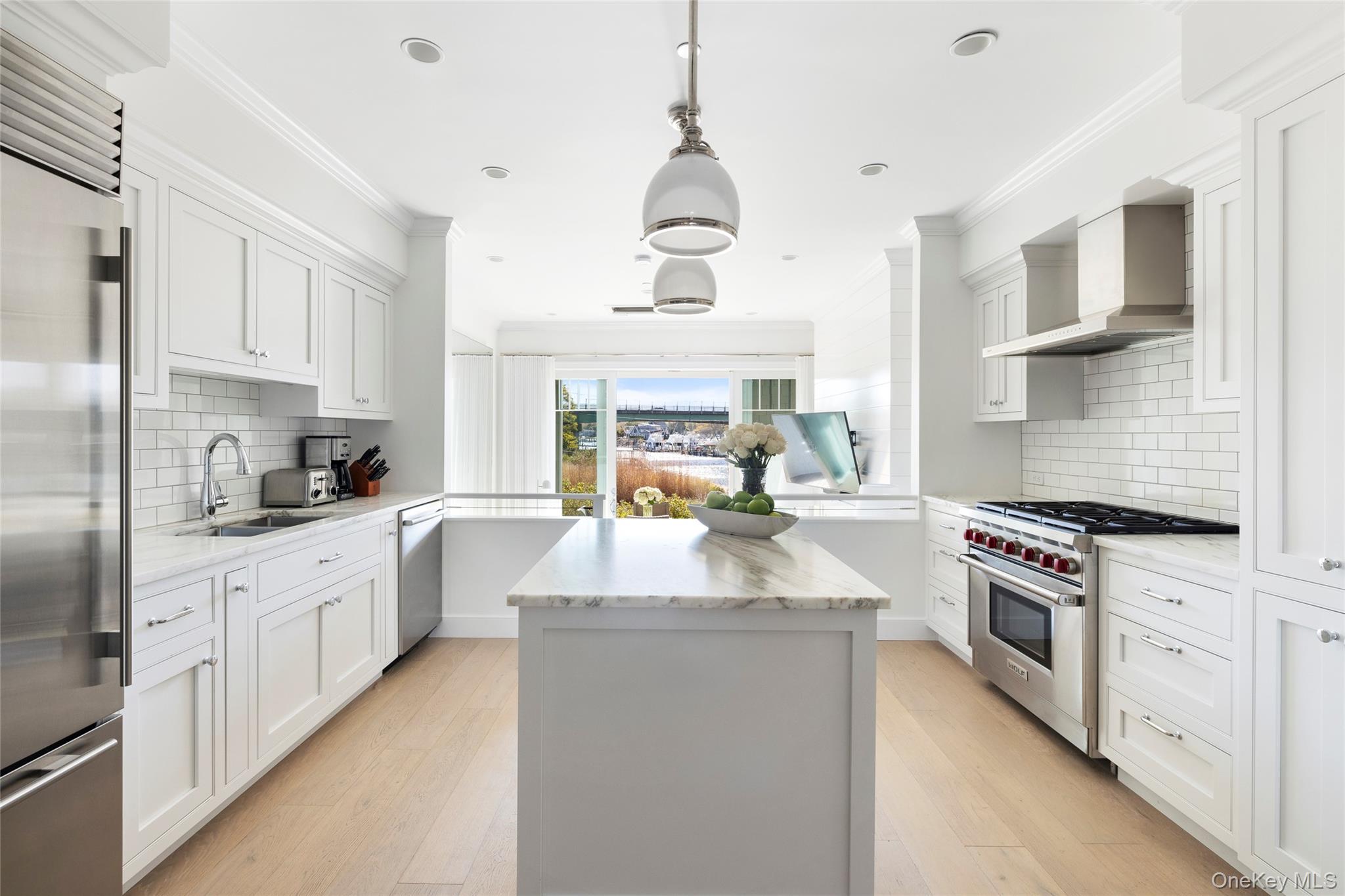 31 Old Boathouse Lane S, Hampton Bays, NY 11946