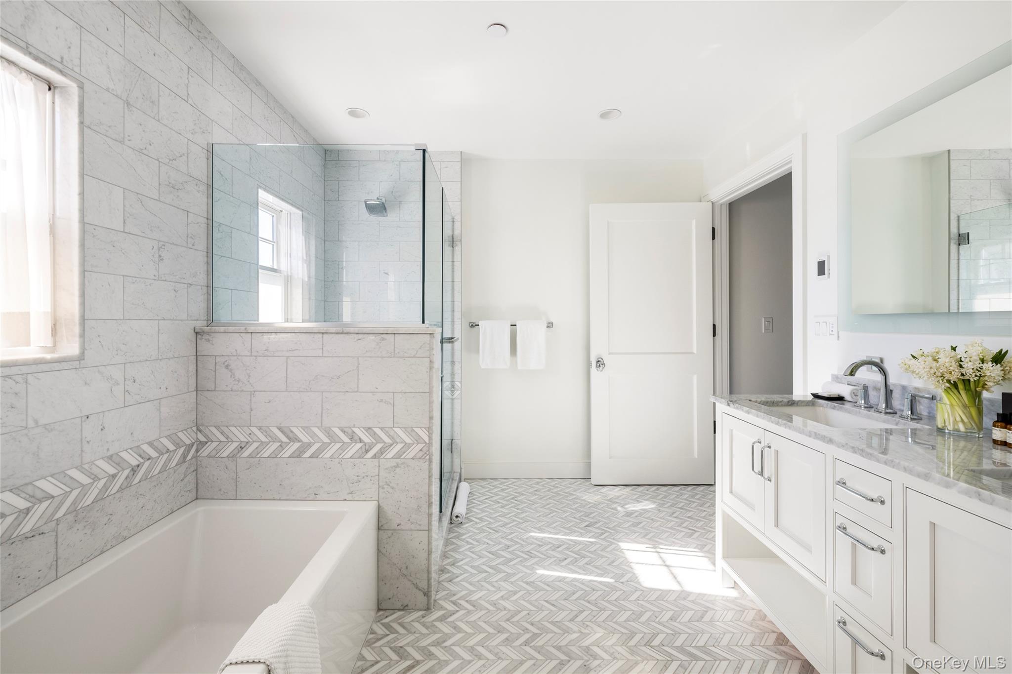 31 Old Boathouse Lane S, Hampton Bays, NY 11946