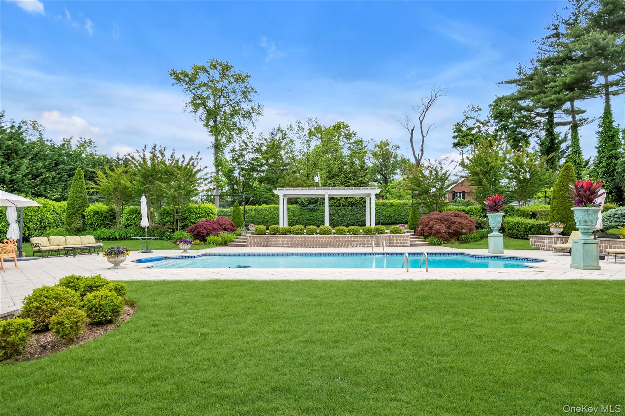 6 Hamptworth Drive, Kings Point, NY 11024