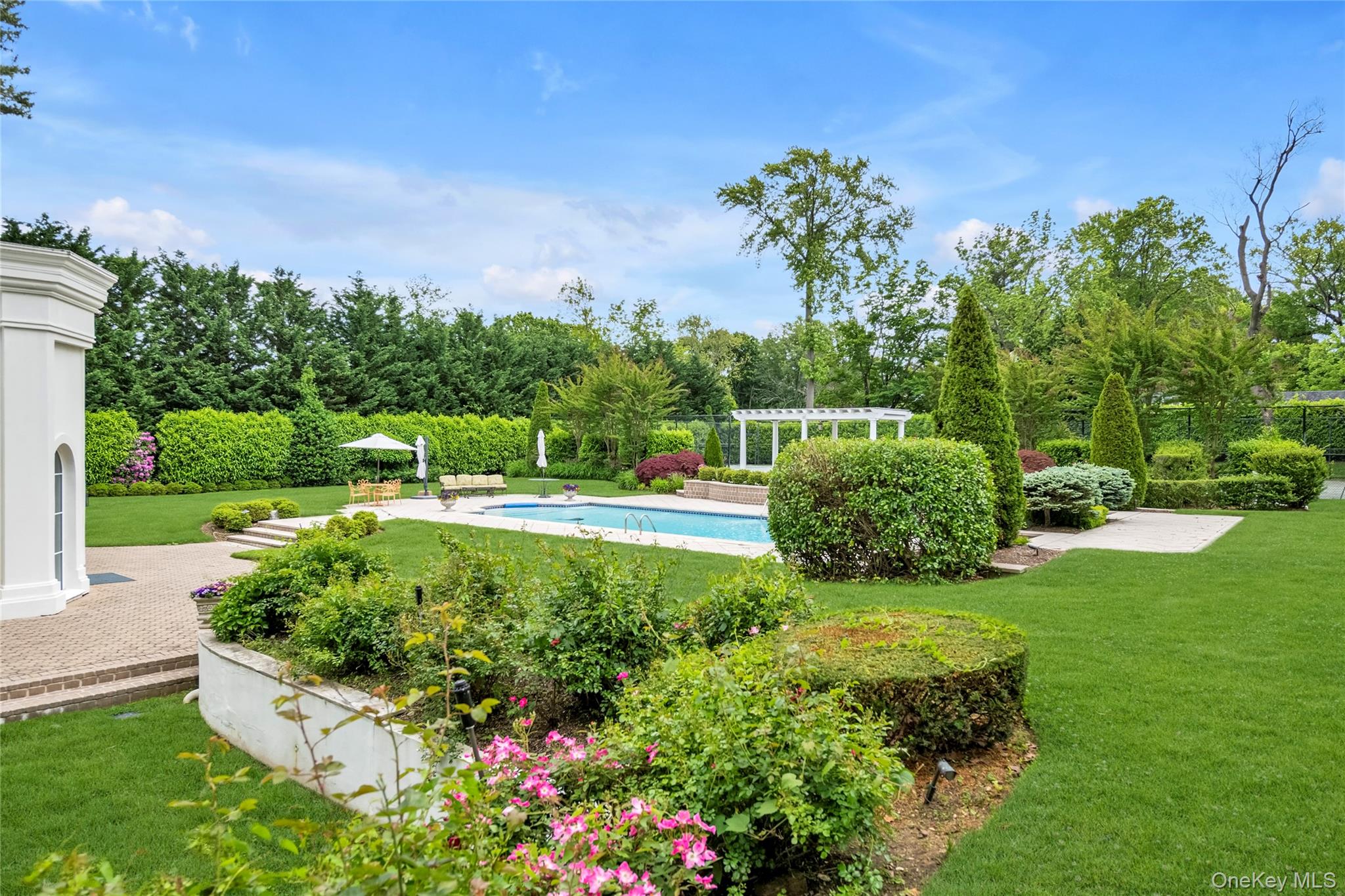 6 Hamptworth Drive, Kings Point, NY 11024