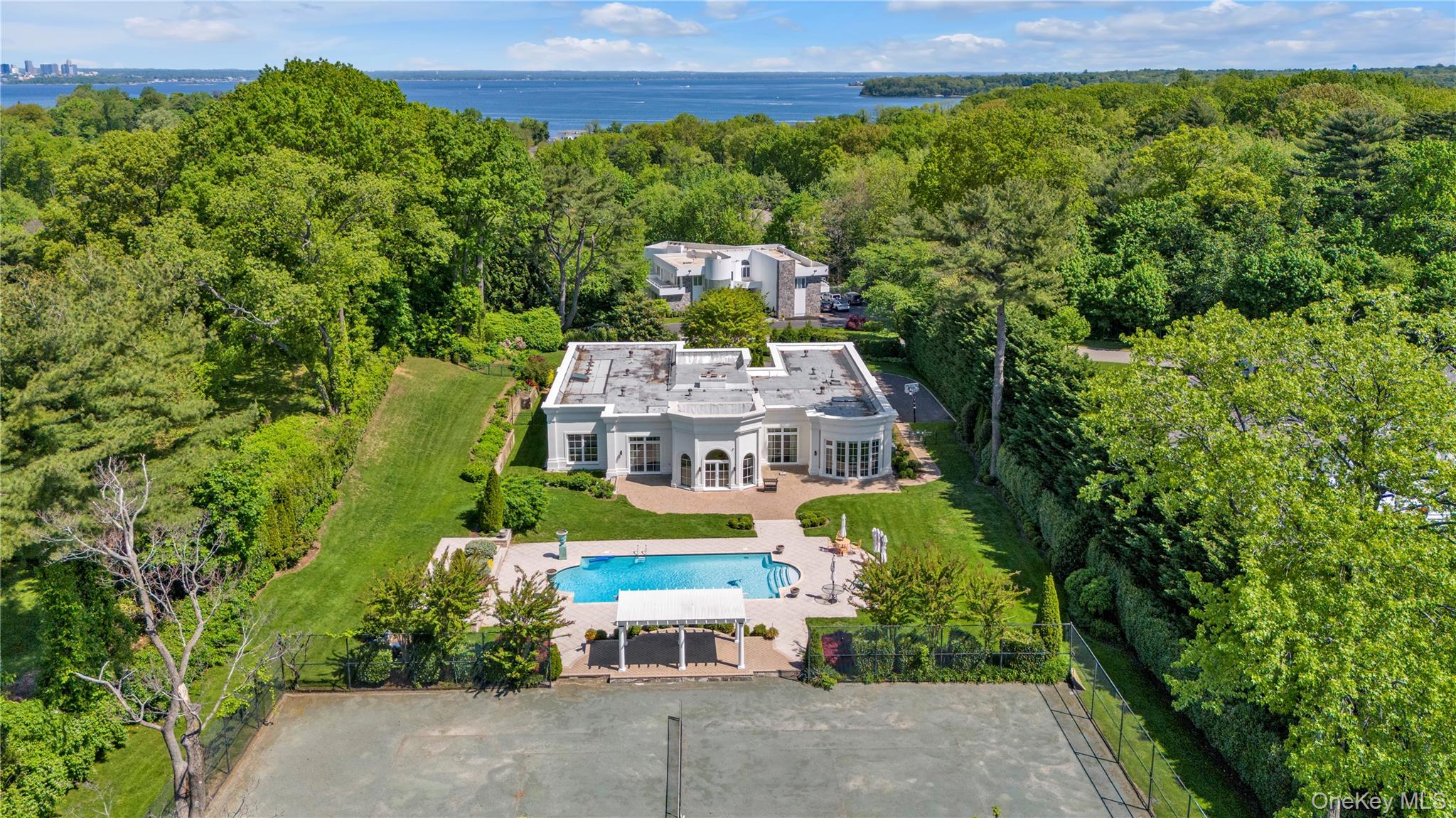 6 Hamptworth Drive, Kings Point, NY 11024