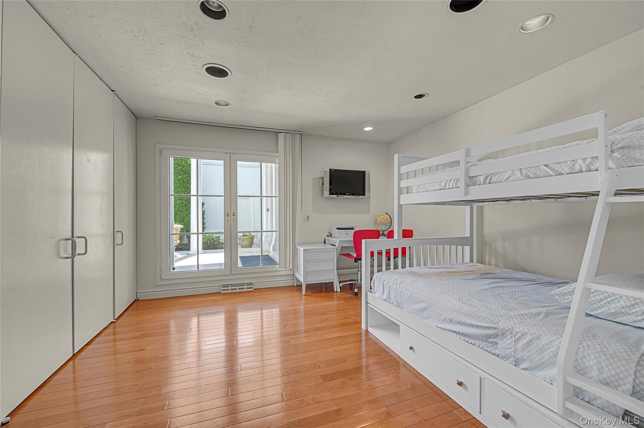 6 Hamptworth Drive, Kings Point, NY 11024