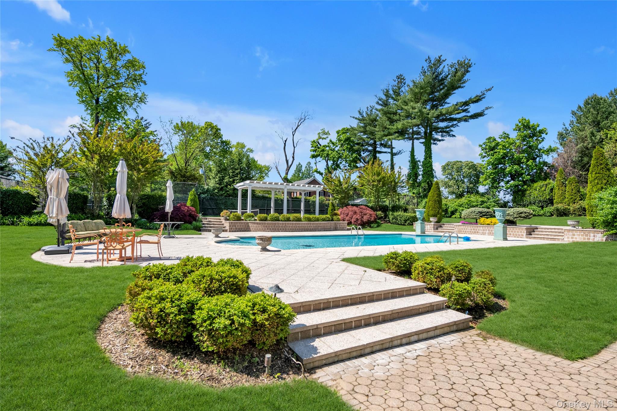 6 Hamptworth Drive, Kings Point, NY 11024