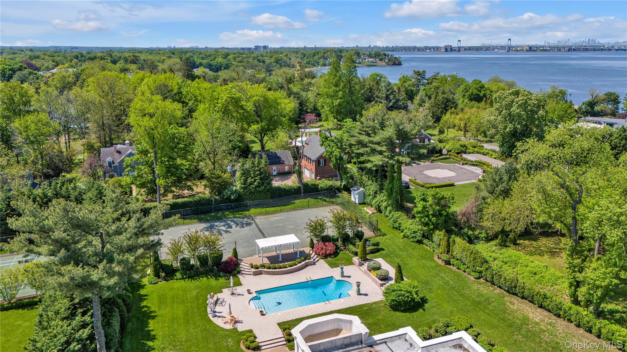 6 Hamptworth Drive, Kings Point, NY 11024