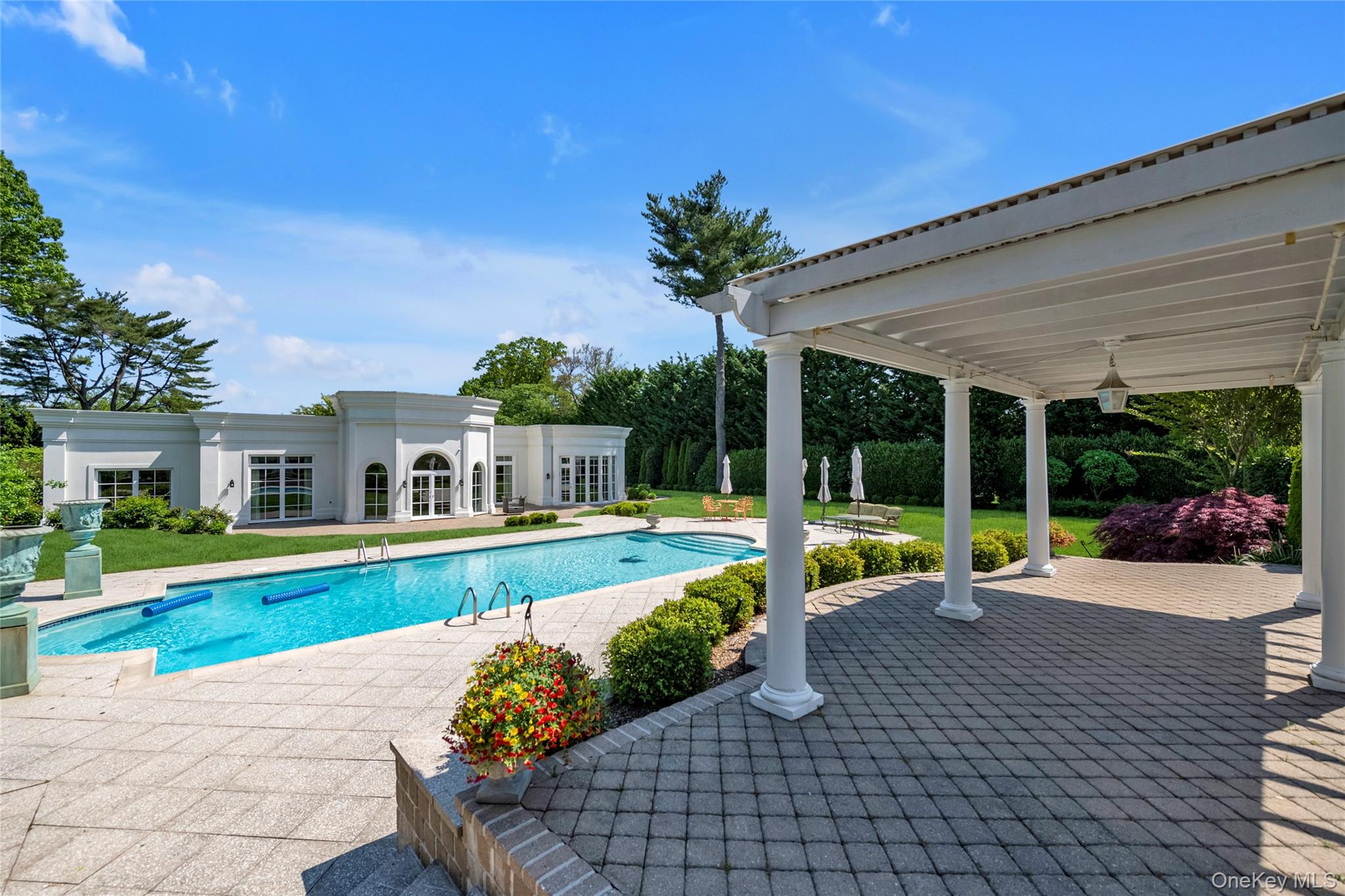 6 Hamptworth Drive, Kings Point, NY 11024