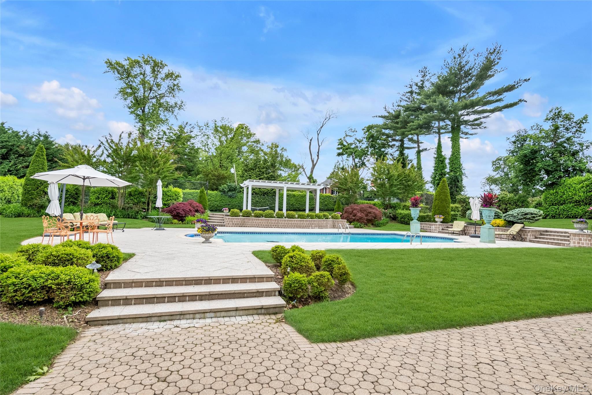 6 Hamptworth Drive, Kings Point, NY 11024