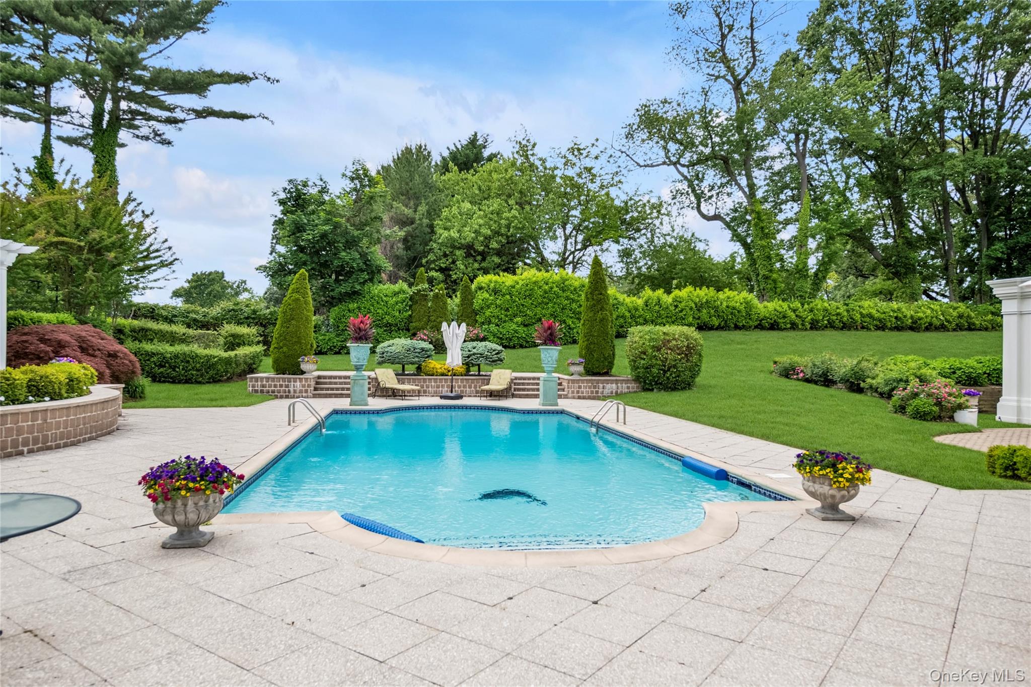 6 Hamptworth Drive, Kings Point, NY 11024