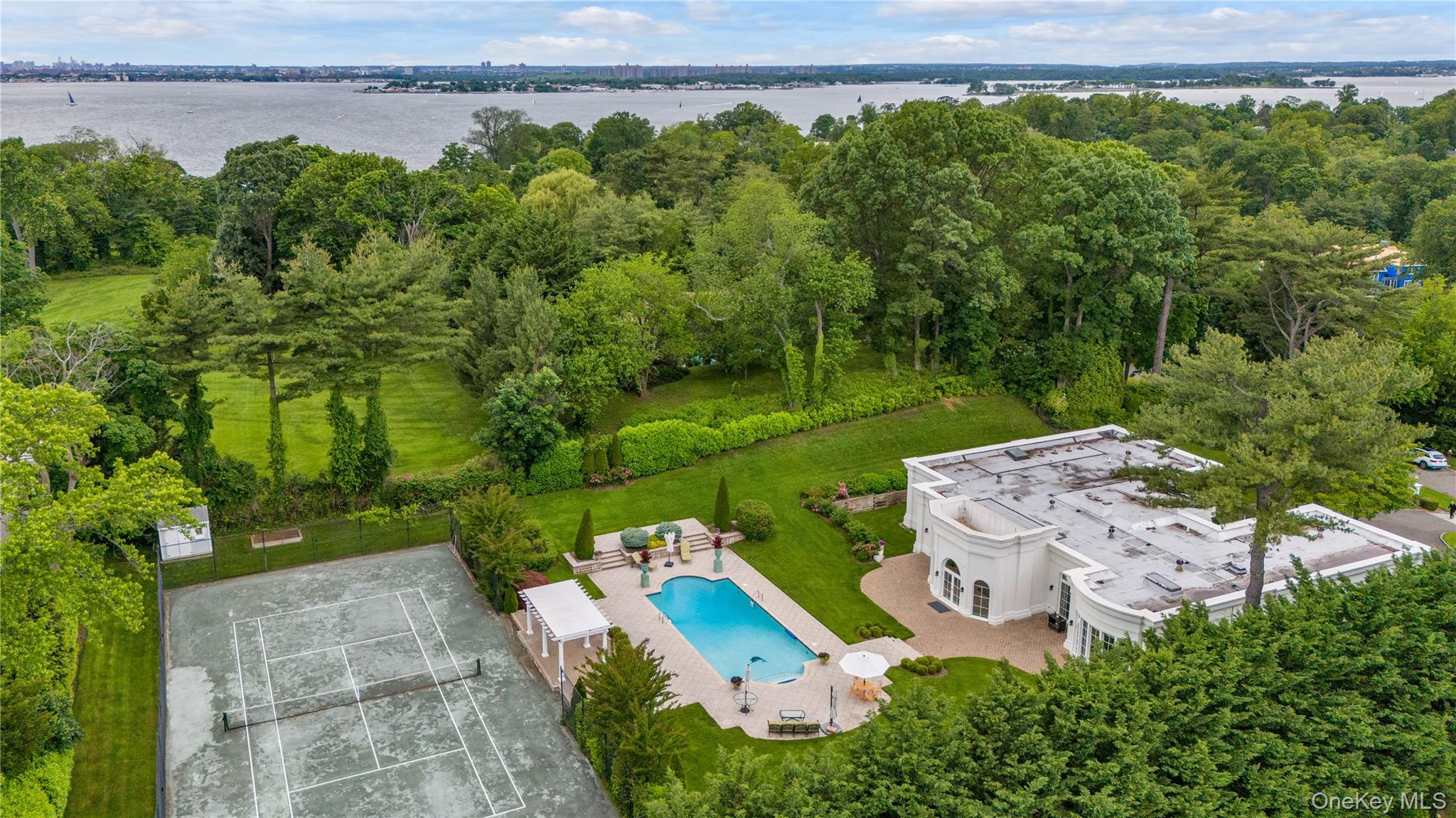 6 Hamptworth Drive, Kings Point, NY 11024