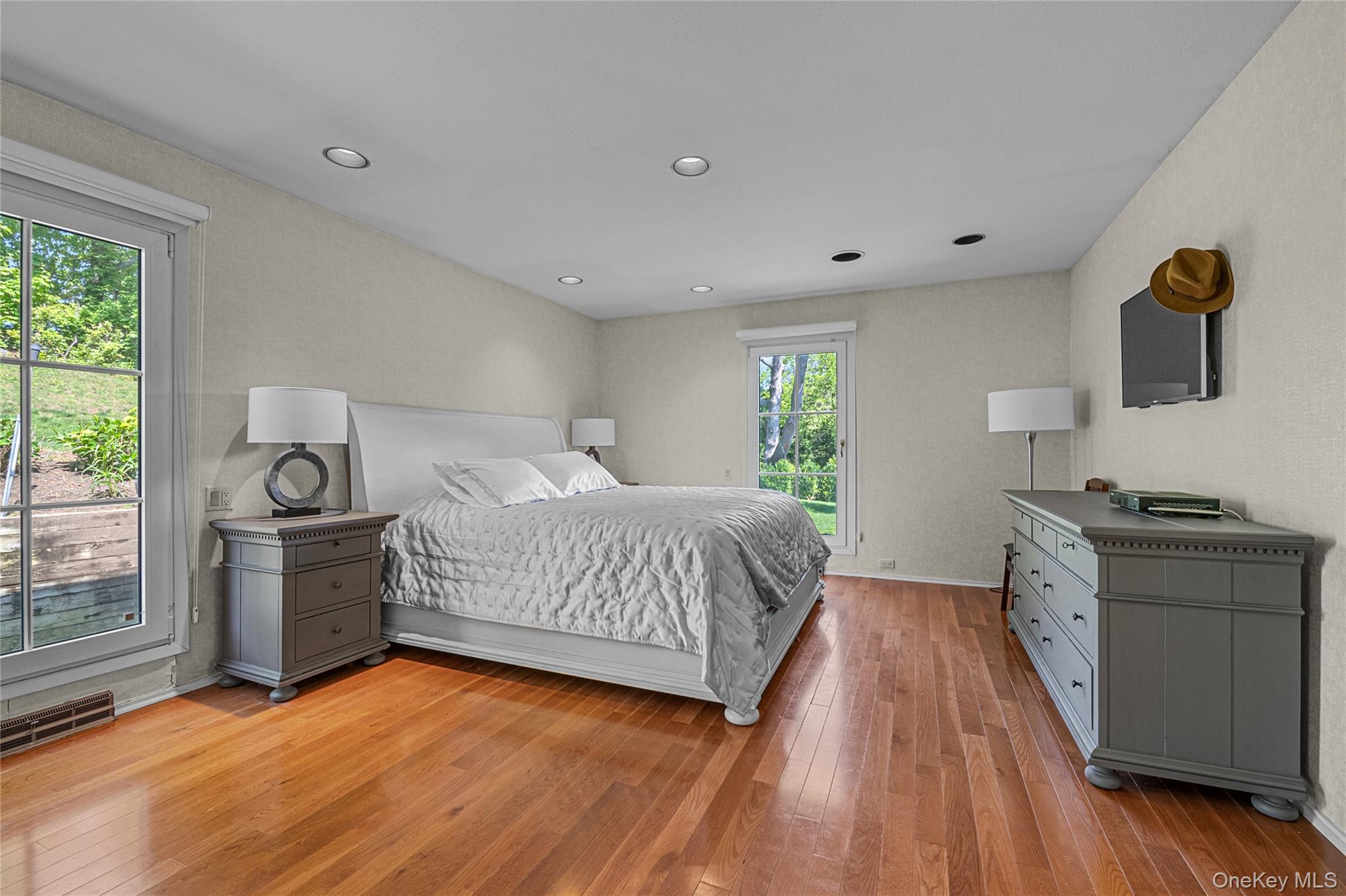 6 Hamptworth Drive, Kings Point, NY 11024