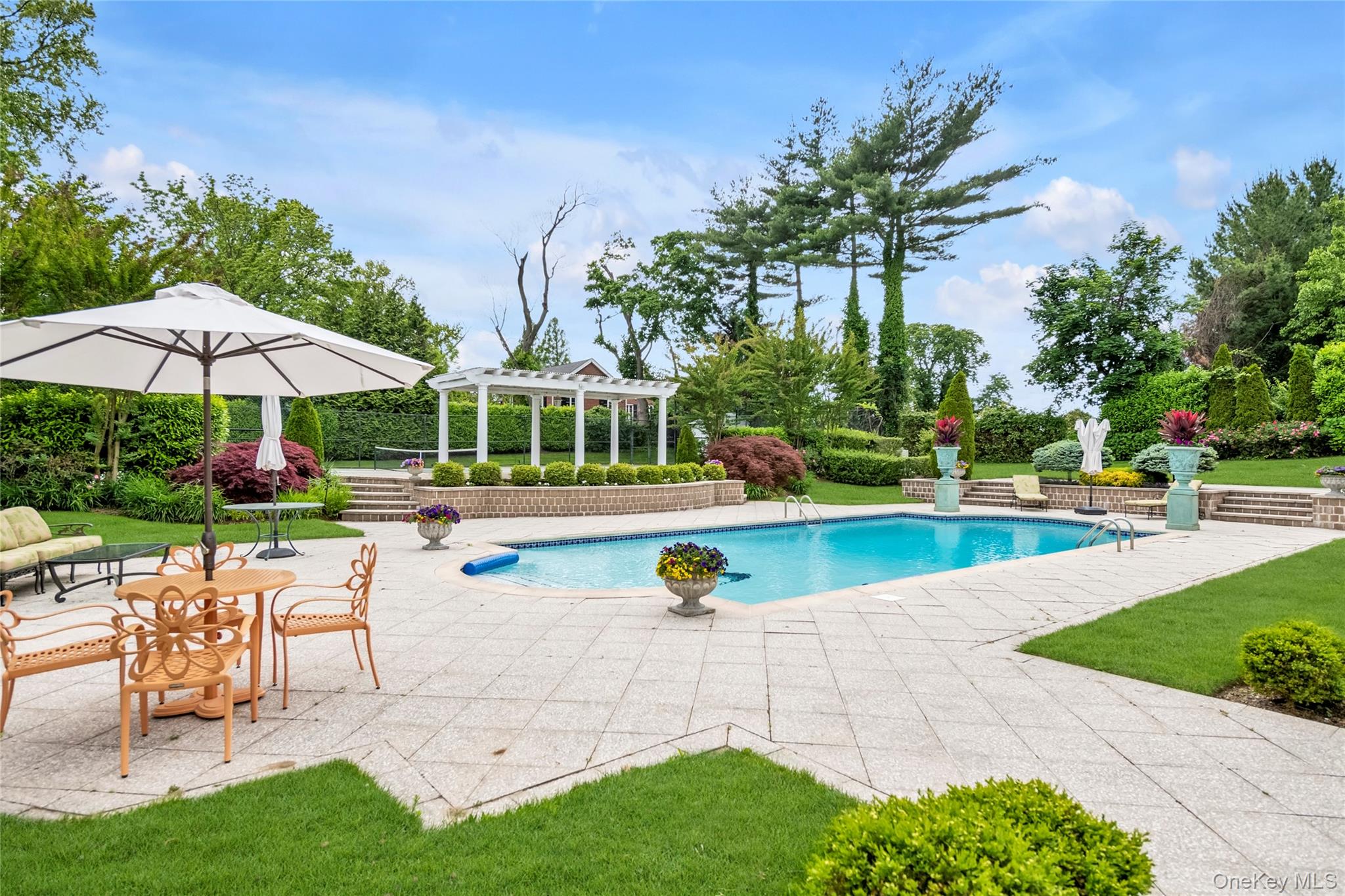 6 Hamptworth Drive, Kings Point, NY 11024