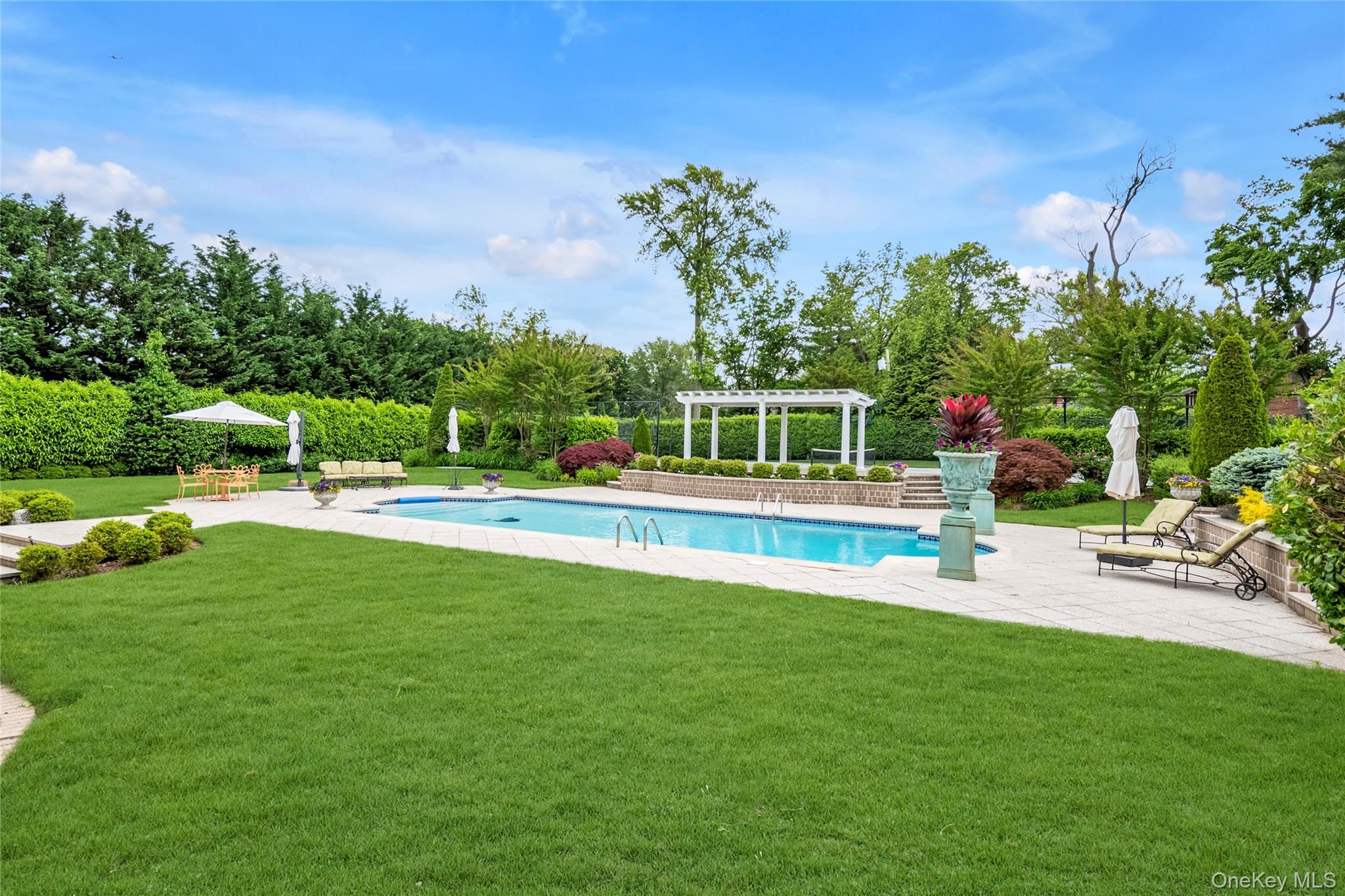 6 Hamptworth Drive, Kings Point, NY 11024